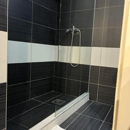 E 37 Downtown Whit Garage Opcional بودابست